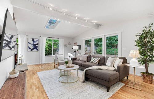 Mid-Century Modern Home - 3-Bedroom Rambler - Foto 1