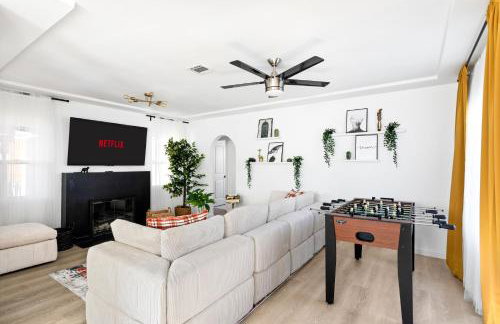 Modern Oasis with Pool & Jacuzzi near Universal Studios - Foto 12