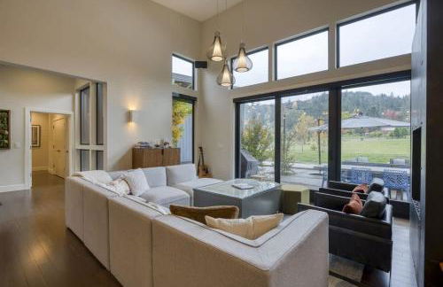 Green Acres - Serene Luxury Wine Country Retreat - Photo 17