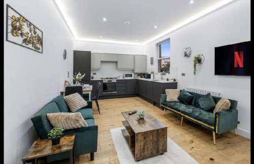 2 Bedroom Flat By Key Light Properties Short Lets & Serviced accommodation two minutes walk from Canada Water Station - Great for Contractors, Group and Family - Foto 3