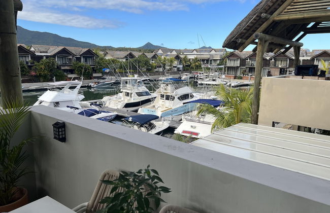 Immaculate Two Beds Luxury Marina Apartment - Photo 24