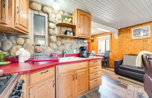 Private Hot Tub and Deck Riverfront Escape in Drake - Foto 8