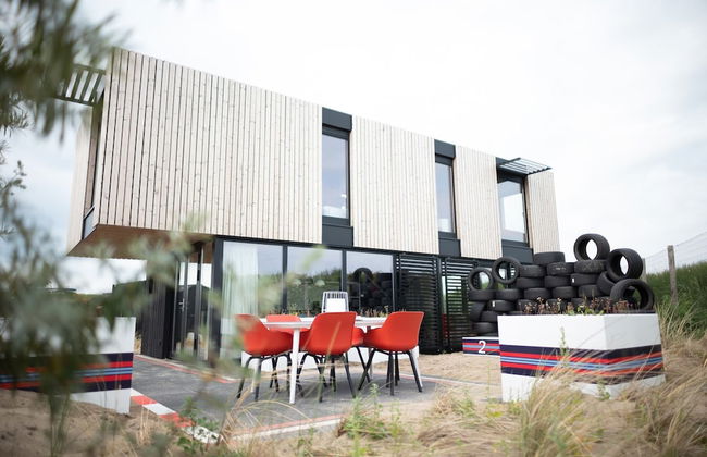 Modern, Trendy F1 Theme Lodge, Near the Sea - Foto 34