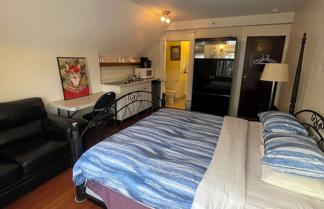 West Broadway guesthouse - Photo 39