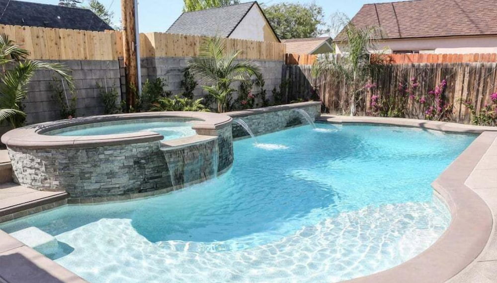 Designer decorated 6 bedroom pool house - Foto 1, Profilbild
