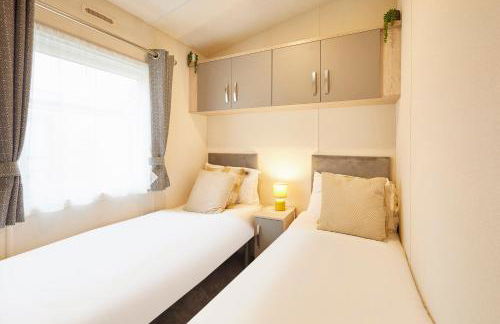 Pine Lodge with Hot Tub - Foto 31