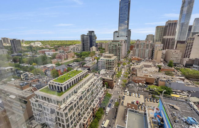 QuickStay - Elegance in Yorkville (Yonge & Bloor) - Photo 13