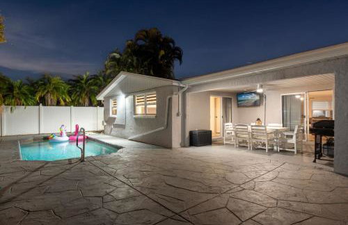 Home With Heated Pool Near Beaches - Foto 1