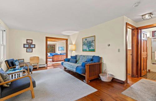 Waterfront on Swan Pond with Kayaks - Photo 10