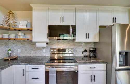 Lakeside Cabin Retreat with Private Hot Tub! - Foto 15