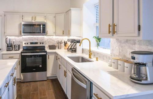 Spacious 6BR Pool Hot Tub & Game Room - Foto 14