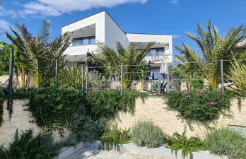 Luxury White Sails Villas with a Multi Sport Court and Sea View - Photo 42