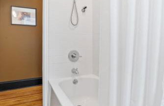 Lowry Parlour - Photo 23