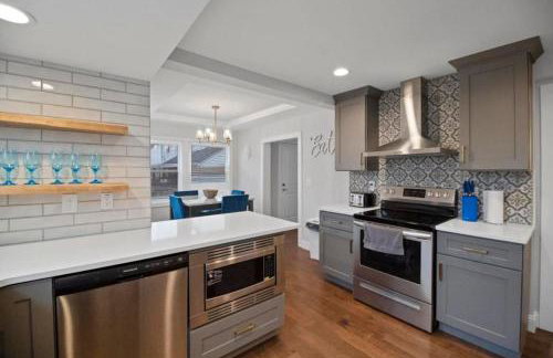 Main Street Oasis Pool and Hot Tub Sleeps 8 - Foto 10