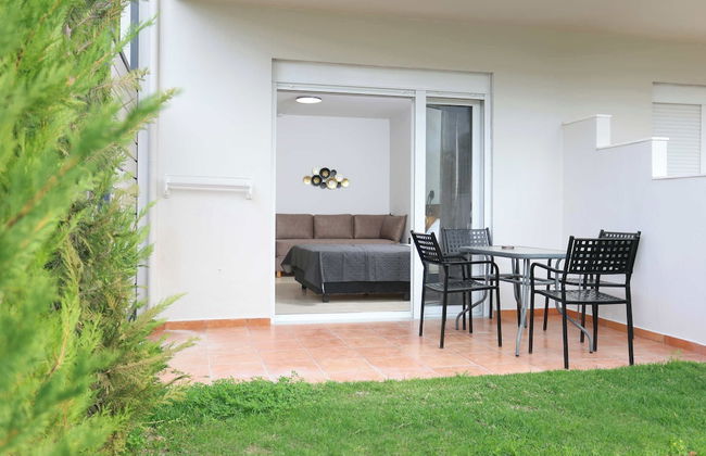 Danae Comfort Living - Photo 27