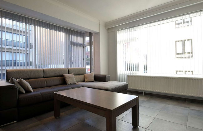 Sunny Escape by the Shore - Photo 8