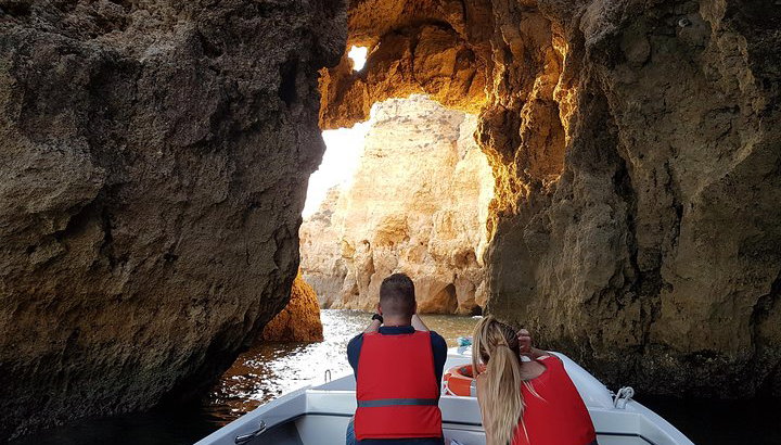 Excursión a la gruta de Ponta da Piedade en Lagos, Algarve - Foto 1, El corredor (pasillo)