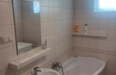 Zielony Domek z dużym tajemniczym ogrodem i rekreacyjną stodołą - Foto 2