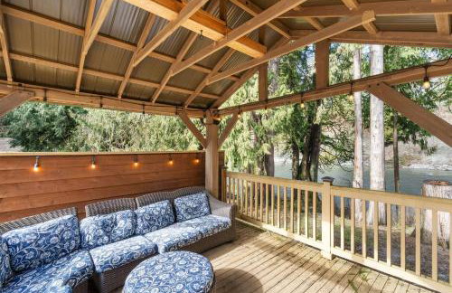 Riverfront w Cedar Hottub, Sauna, Movie Theatre - Photo 4