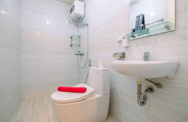 Strategic 2BR Apartment with Workspace @ Season City - Photo 16