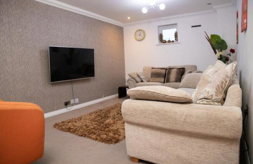 Broughton Haven 5 Beds House Free WiFi, Free parking, NETFLIX - Photo 8