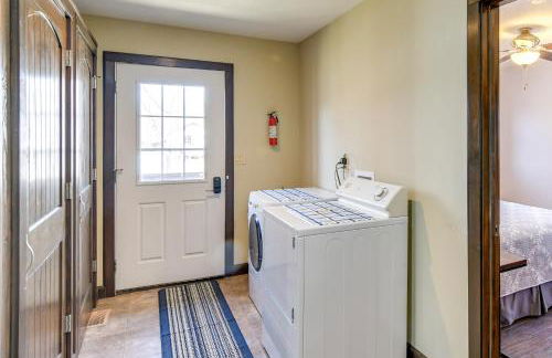 Riverfront Cabin Near Dtwn Pella with Game Room! - Foto 20