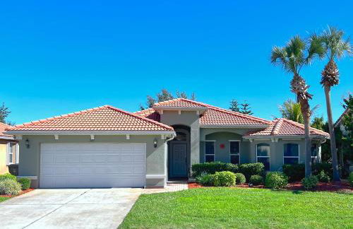 Lovely Lakeside 4-Bed Pool Home at Villa Sol-3125 - Foto 2