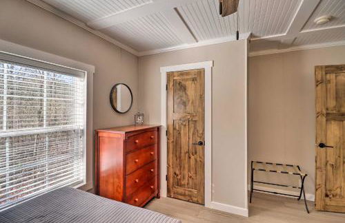 Lakefront Greers Ferry Cabin with Covered Boat Slip! - Foto 19