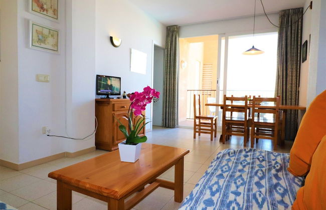 Apartment in Roses Near Sandy Beach - Photo 14