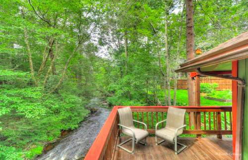 Cozy and Secluded Cabin with a Fireplace in the Poconos Mountains of Pennsylvania - Foto 13