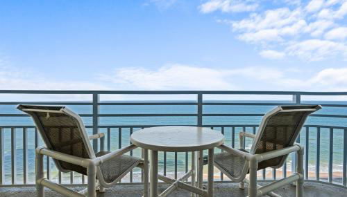 Breath Taking 3 BR Direct Oceanfront Condo with Private Balcony at The Wyndham Ocean Walk Resort - Foto 2