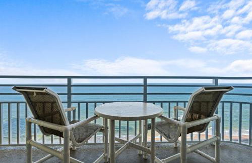 Breath Taking 3 BR Direct Oceanfront Condo with Private Balcony at The Wyndham Ocean Walk Resort - Foto 2