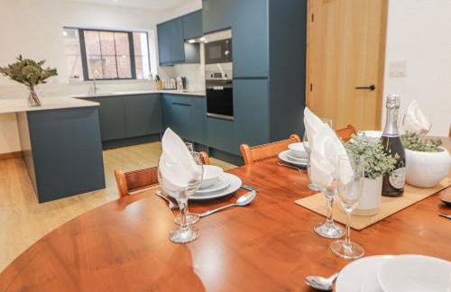 Courtyard View - Photo 9