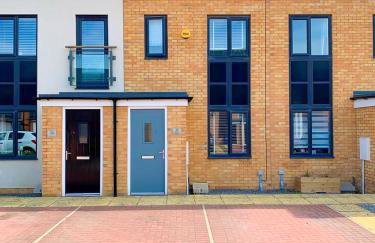 Modern 4 Beds House With FREE Parking - Foto 18