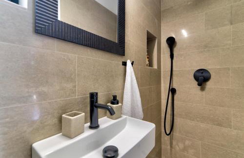 House Silence - Photo 7