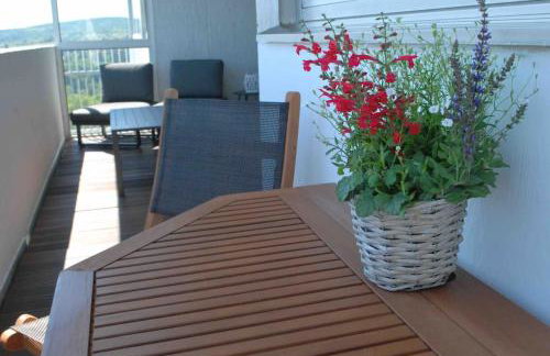 Skyline Appartement mit Pool and Netflix - Foto 10