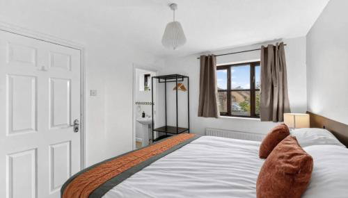 Detached House - Prime Location - Free Parking, Fast Wifi and Smart TVs with Sky TV and Netflix by Yoko Property - Foto 4