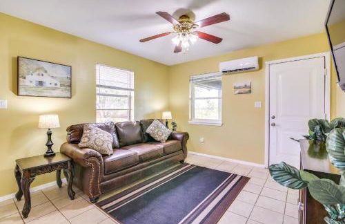 Classy San Benito Vacation Rental with Chiminea! - Foto 1