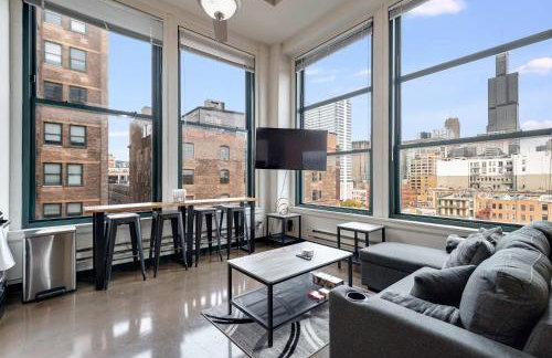 West Loop - City Views With In & Out Parking 6 - Photo 2