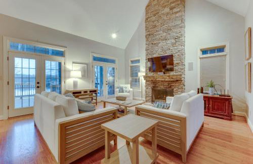 Waterfront Sherrills Ford Home with Pool and Boat Dock - Foto 4