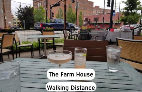 Classy 2BR-Parking, Rooftop,Near Arrowhd & TMobile - Photo 43