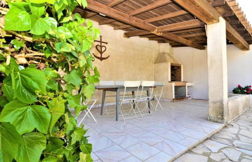 4 Bedroom Lovely Home In Bellegarde - Foto 7