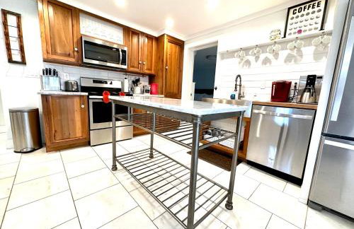 Romantic Secret Garden - Marble Floors & Bath DT Just 2 Blocks Beach Only 3 Miles - Foto 30