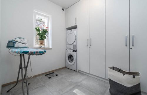 Villa Ani! Traditional and luxurious 4-bedroom villa with heated pool and sea views - Foto 34