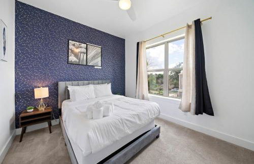 Luxury Downtown Home with Rooftop Deck And Skyline View - Photo 6