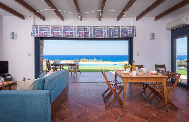 Cristelia Luxury Sea Front & Pool Villa - Foto 10