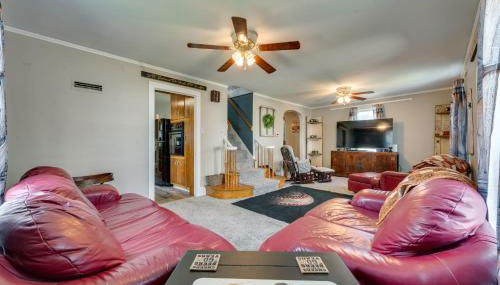 Cozy Iowa Getaway with Patio and Fenced-In Yard! - Foto 3