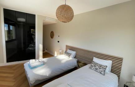 ULTIMATE LUXURY DREAM VILLA with 7 BEDROOMS, GYM, SPA and INFINITY POOL - Photo 50