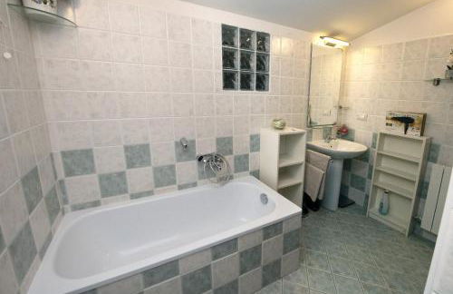 Amazing Serenity Flat for 7, AC, historic center - Foto 31