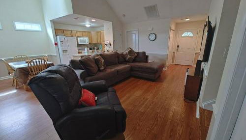 Work Group and Family Friendly! 3 Bedroom House with screened in porch - Foto 2
